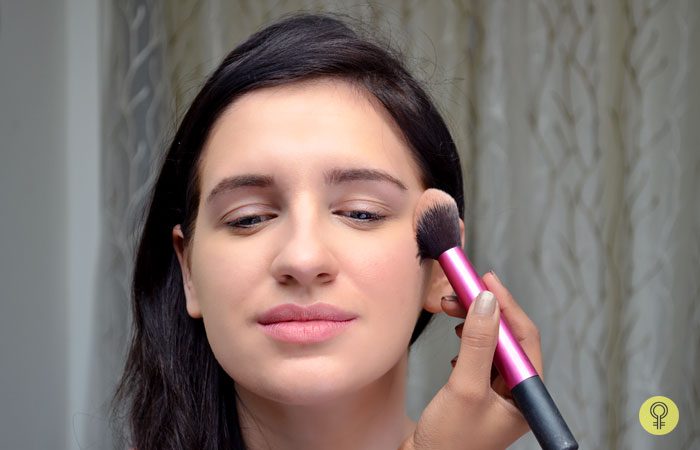 آرایش گونه برای میکاپ لایت