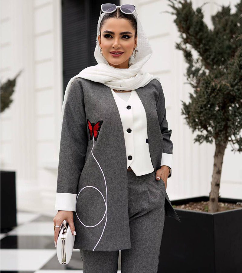 مانتو جلو باز بدون یقه زغال سنگی با شال و وست سفید